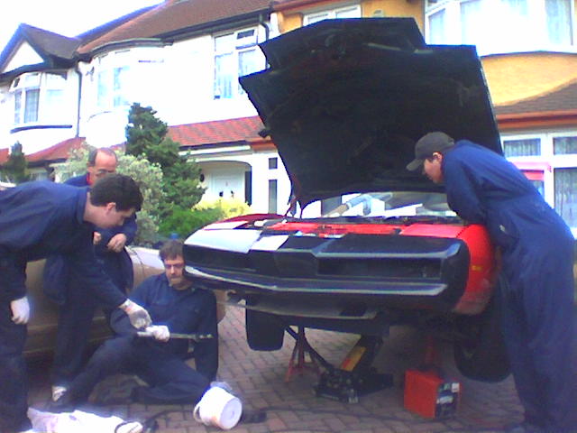 019Image(81) How many Essex boys does it take to prep a Pontiac anyway?? - 1st May 2004